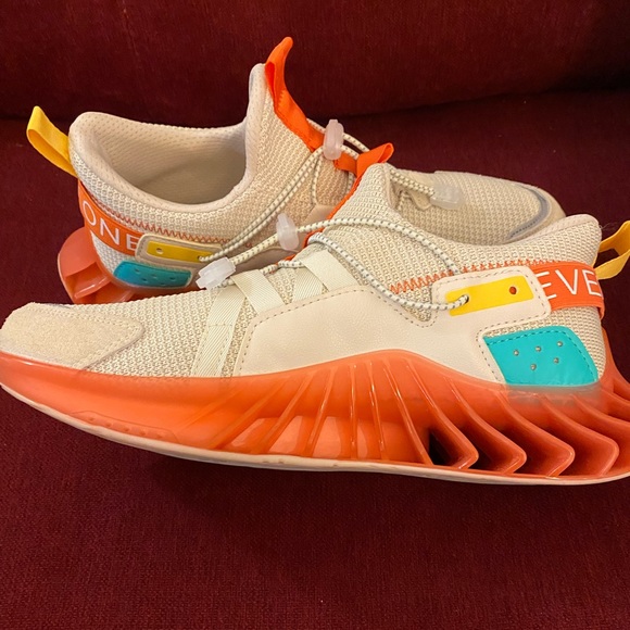 🔥FINAL PRICE DROP🔥European Mesh Breathable Size 43, US Men’s 9.5 Woman’s 11 - Picture 2 of 7